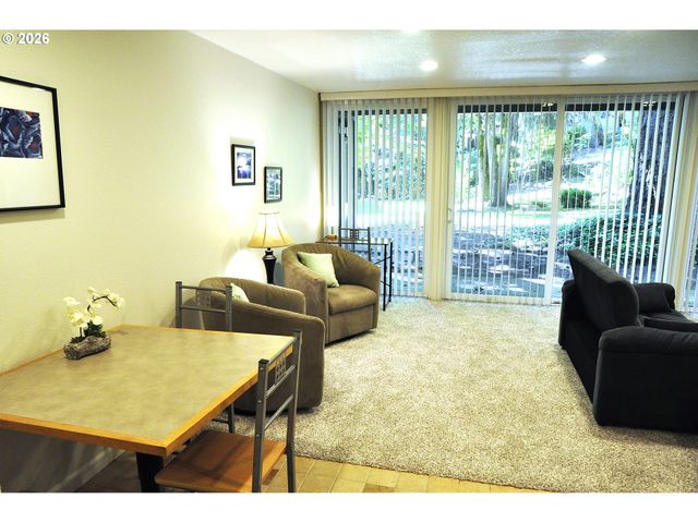 100 KERR Pkwy 30, Lake Oswego, OR 97035