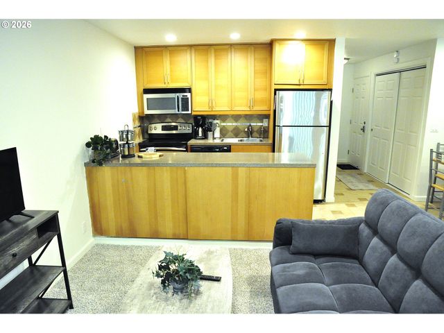 100 KERR Pkwy 30, Lake Oswego, OR 97035