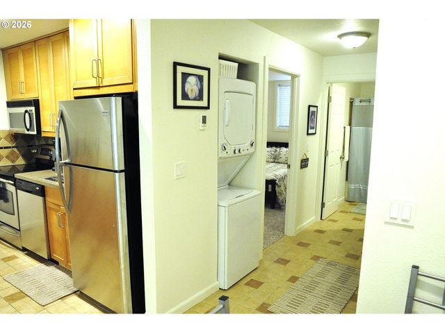 100 KERR Pkwy 30, Lake Oswego, OR 97035