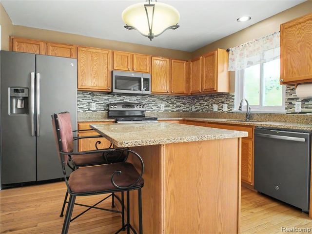 6467 Cranberry Drive, Holly, MI 48442