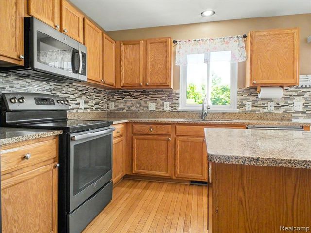 6467 Cranberry Drive, Holly, MI 48442