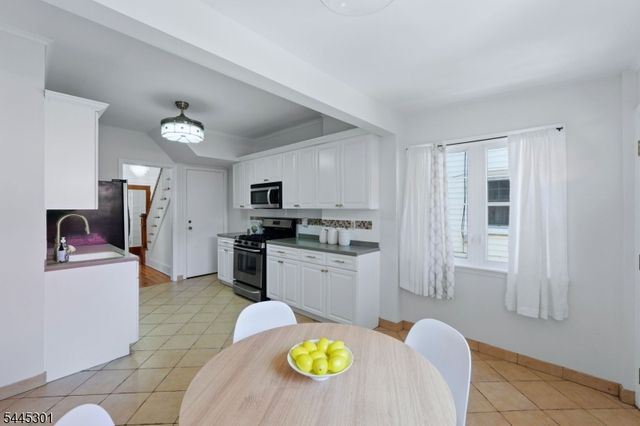 56 Essex Ave, Maplewood Twp., NJ 07040