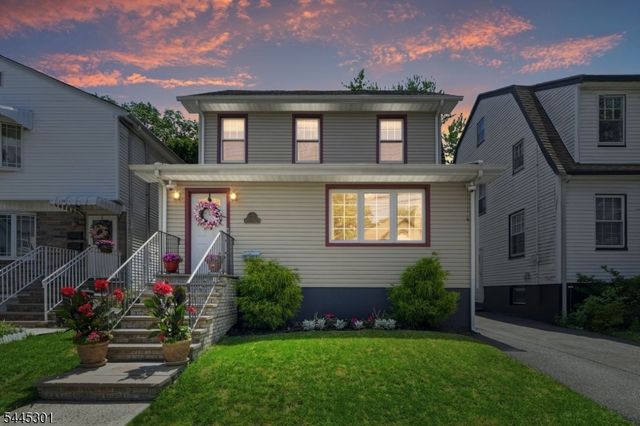 56 Essex Ave, Maplewood Twp., NJ 07040