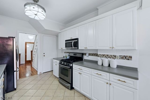 56 Essex Ave, Maplewood Twp., NJ 07040