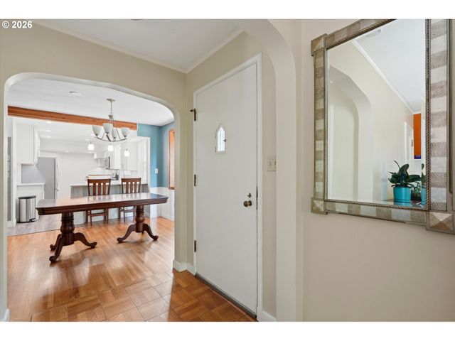 7200 Sw BENZ PARK Dr, Portland, OR 97225