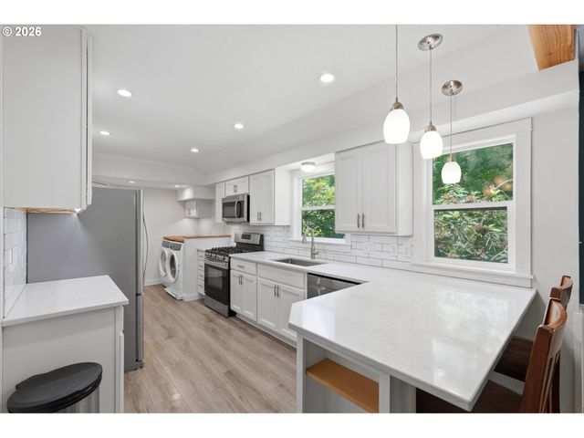 7200 Sw BENZ PARK Dr, Portland, OR 97225