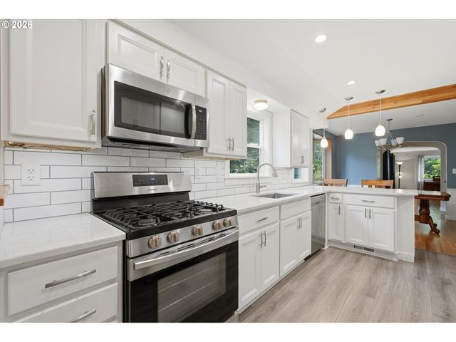 7200 Sw BENZ PARK Dr, Portland, OR 97225