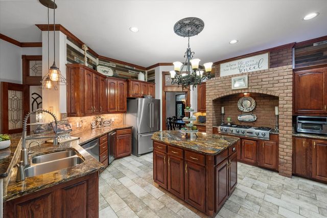 719 Morningside Drive, Mansfield, TX 76063