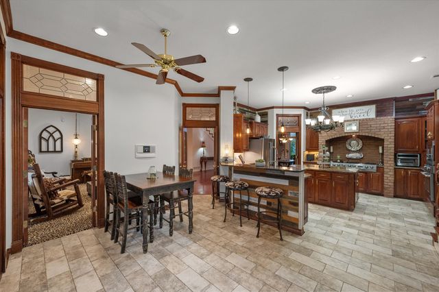 719 Morningside Drive, Mansfield, TX 76063