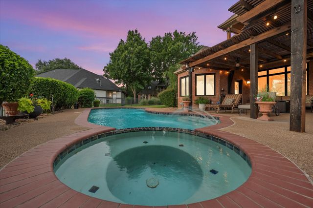 719 Morningside Drive, Mansfield, TX 76063