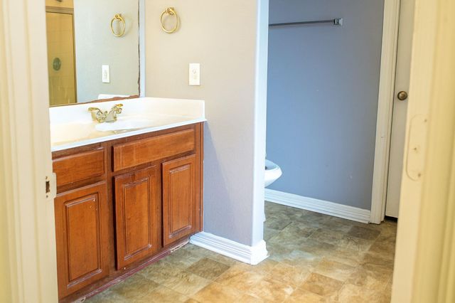 12015 Rosecroft Drive, Houston, TX 77048