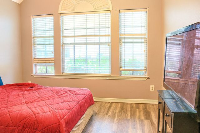 12015 Rosecroft Drive, Houston, TX 77048