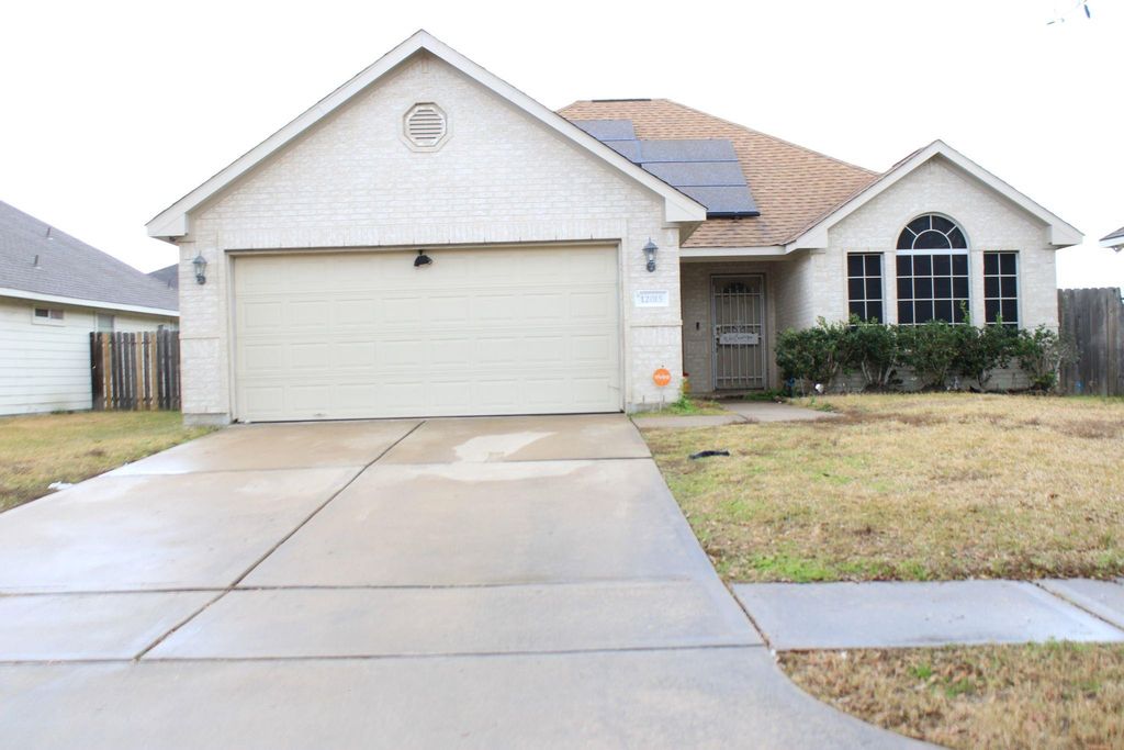 12015 Rosecroft Drive, Houston, TX 77048