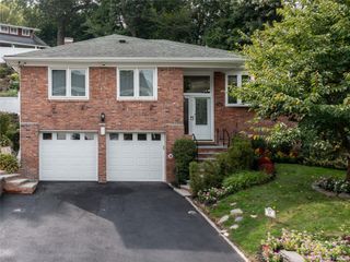 300 Thompson Shore Road, Manhasset, NY 11030