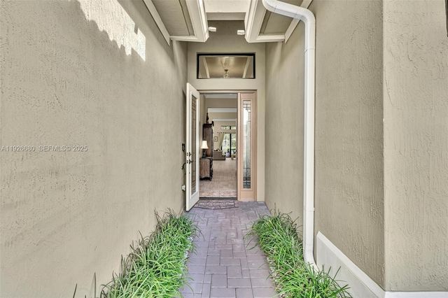 9172 E Leon Cir E, Parkland, FL 33076