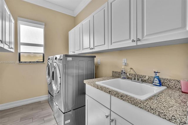 9172 E Leon Cir E, Parkland, FL 33076