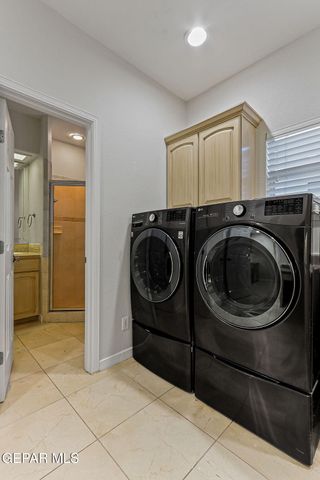 1039 CALLE FLOR Place, El Paso, TX 79912