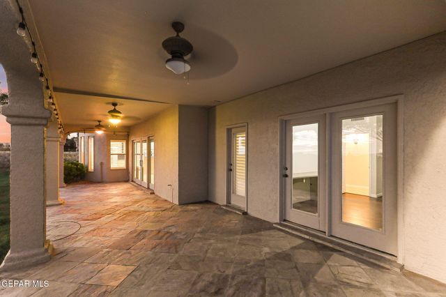 1039 CALLE FLOR Place, El Paso, TX 79912