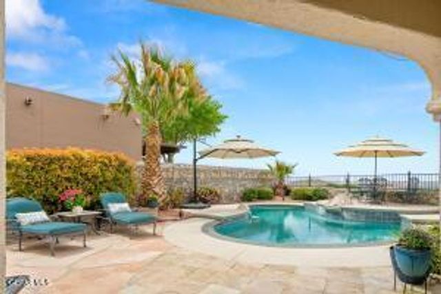 1039 CALLE FLOR Place, El Paso, TX 79912