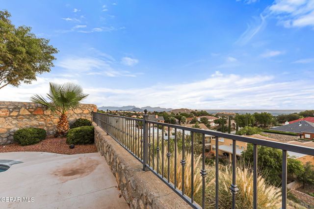 1039 CALLE FLOR Place, El Paso, TX 79912