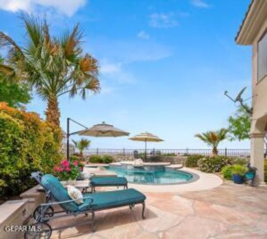 1039 CALLE FLOR Place, El Paso, TX 79912