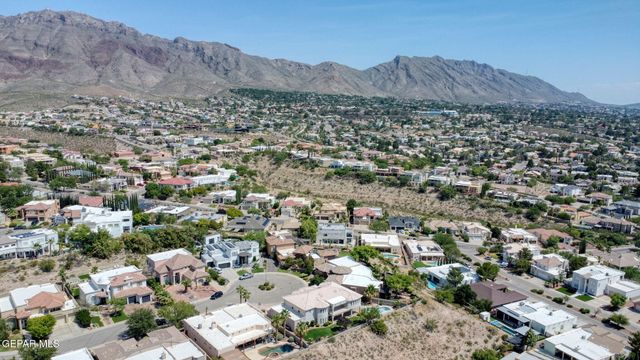 1039 CALLE FLOR Place, El Paso, TX 79912