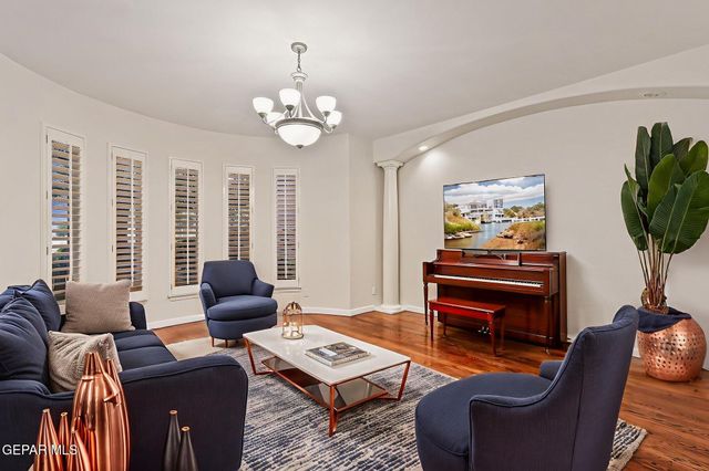 1039 CALLE FLOR Place, El Paso, TX 79912