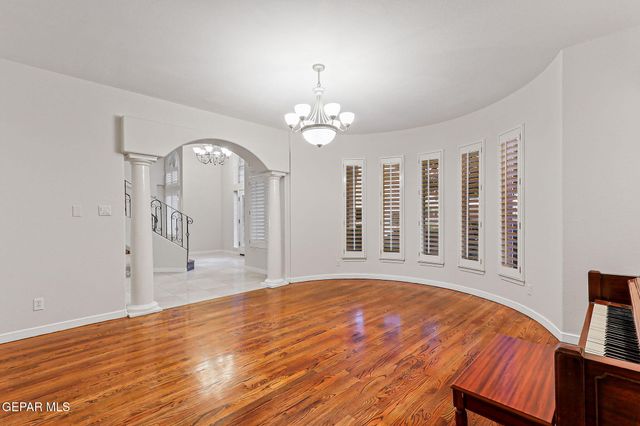 1039 CALLE FLOR Place, El Paso, TX 79912