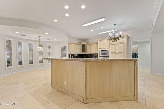 1039 CALLE FLOR Place, El Paso, TX 79912