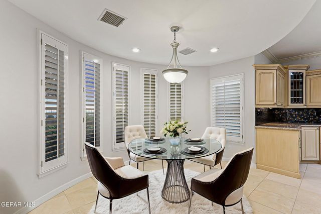 1039 CALLE FLOR Place, El Paso, TX 79912