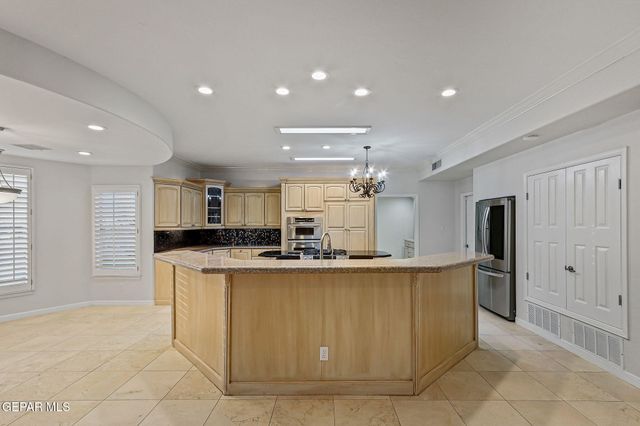 1039 CALLE FLOR Place, El Paso, TX 79912