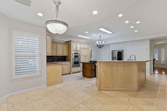 1039 CALLE FLOR Place, El Paso, TX 79912