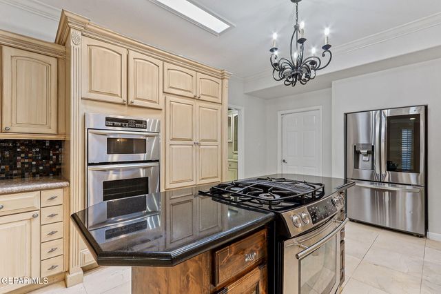 1039 CALLE FLOR Place, El Paso, TX 79912