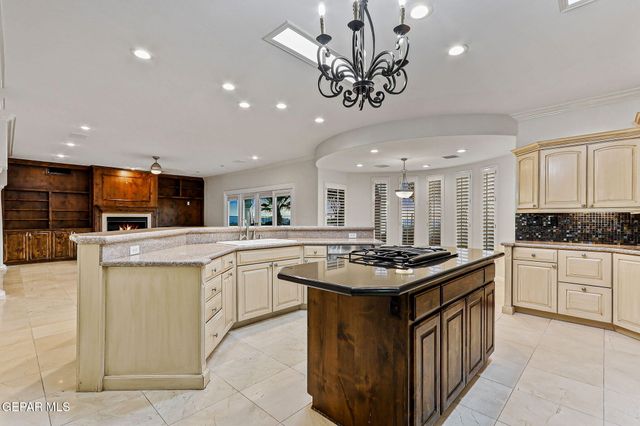 1039 CALLE FLOR Place, El Paso, TX 79912