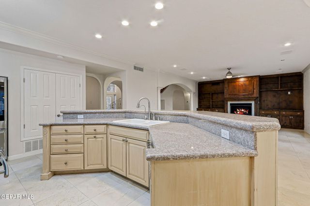 1039 CALLE FLOR Place, El Paso, TX 79912