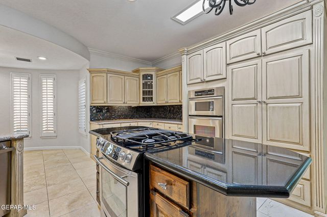 1039 CALLE FLOR Place, El Paso, TX 79912