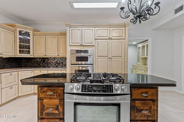 1039 CALLE FLOR Place, El Paso, TX 79912