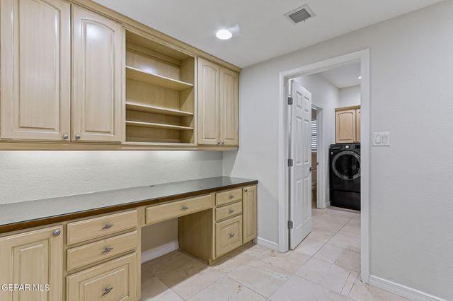 1039 CALLE FLOR Place, El Paso, TX 79912