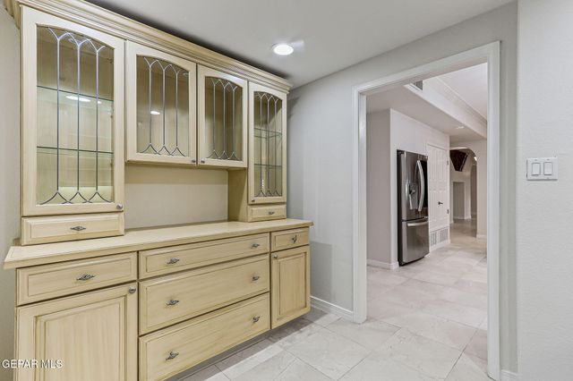 1039 CALLE FLOR Place, El Paso, TX 79912