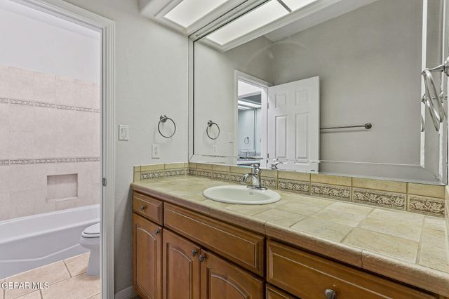 1039 CALLE FLOR Place, El Paso, TX 79912