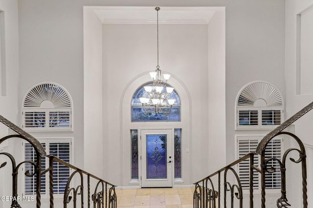 1039 CALLE FLOR Place, El Paso, TX 79912