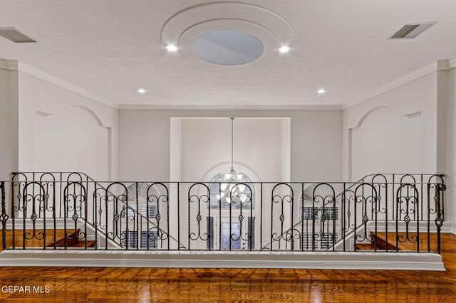 1039 CALLE FLOR Place, El Paso, TX 79912