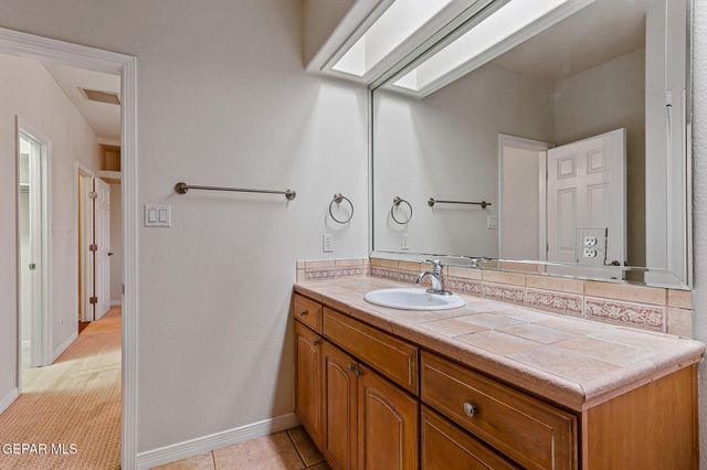 1039 CALLE FLOR Place, El Paso, TX 79912