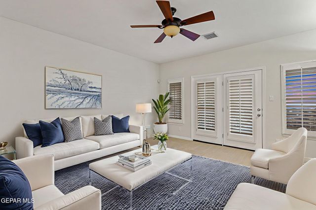 1039 CALLE FLOR Place, El Paso, TX 79912