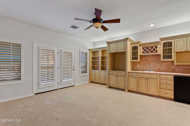 1039 CALLE FLOR Place, El Paso, TX 79912