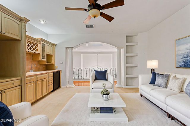 1039 CALLE FLOR Place, El Paso, TX 79912