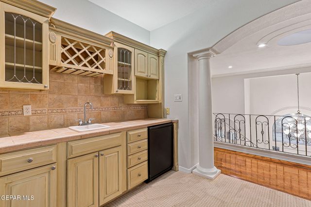 1039 CALLE FLOR Place, El Paso, TX 79912