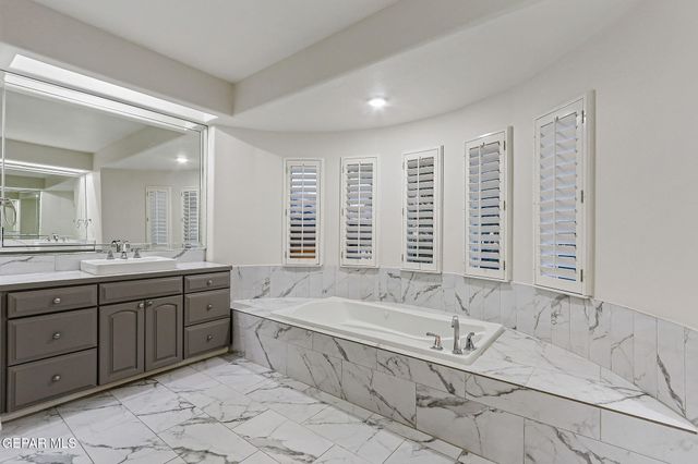 1039 CALLE FLOR Place, El Paso, TX 79912