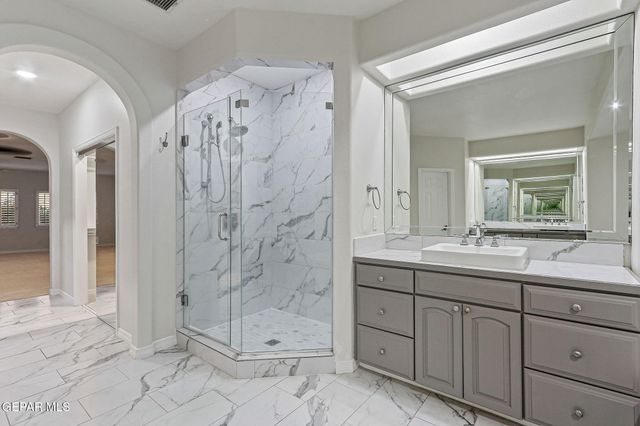 1039 CALLE FLOR Place, El Paso, TX 79912