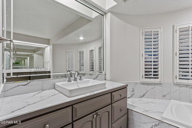 1039 CALLE FLOR Place, El Paso, TX 79912